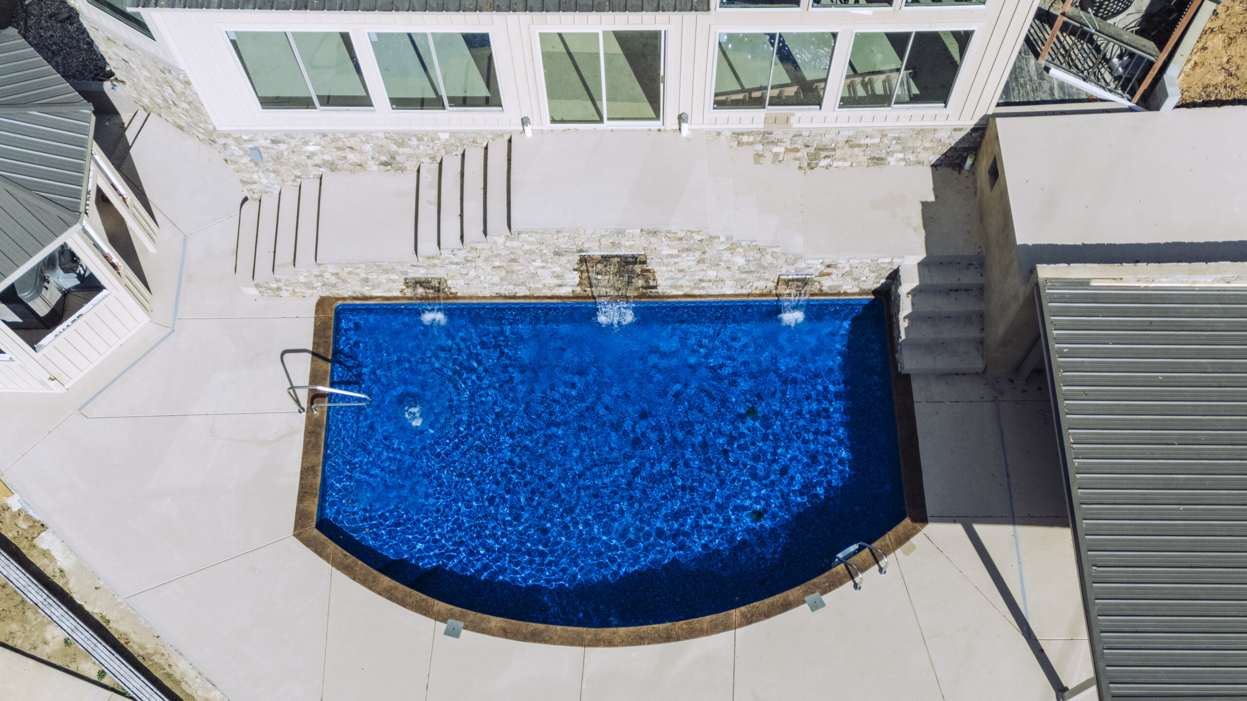 Servicing Damaged Pool Liners in Alabama