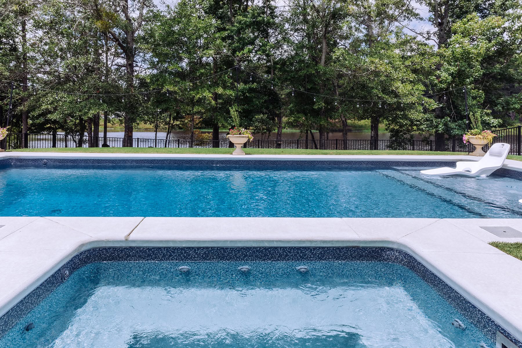 The Top Pool Design Trends in Alabama